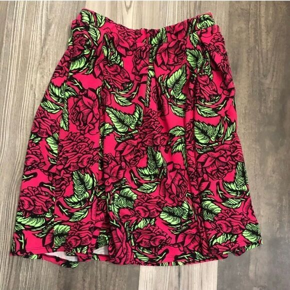 LulaRoe Red/Green/Black Rose Floral Print Pleated Midi Skirt Sz Medium ECU! - Picture 3 of 7
